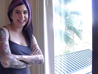 Tattooed room-mate Joanna Bettor shows boobs increased by gives a deepthroat